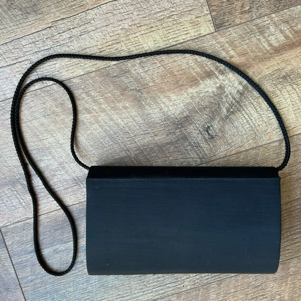 😊3/$30 Elegant Black Textured Fabric Clutch